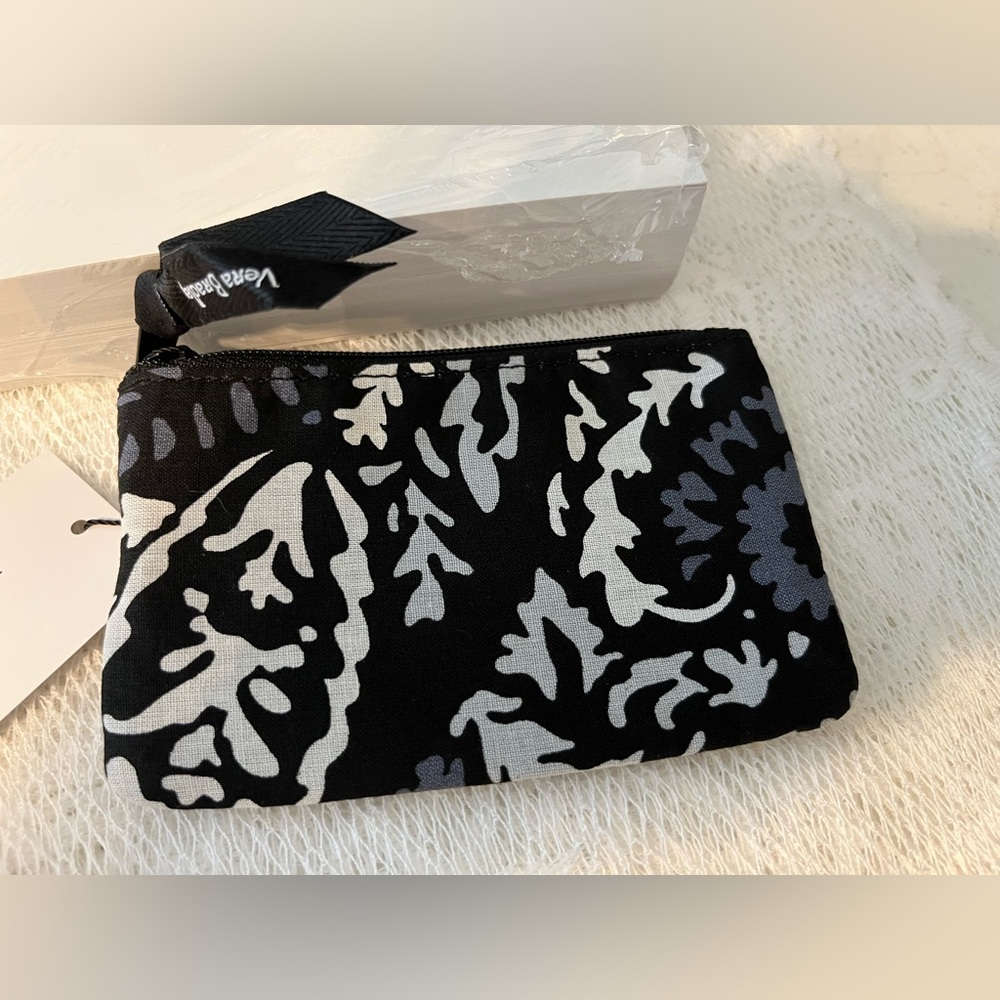 NIP VERA BRADLEY PAISLEY NOIR ZIP ID CASE